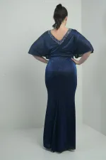 Robe longue pailletée grande taille pour femme, ornée de détails sur le devant et le dos, décolleté en V, doublée, manches chauve-souris et décolleté plongeant.