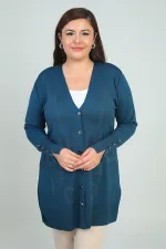 Kadın Kolları Düğme Detaylı Taş Harf Baskılı Soğuk İplik Büyük Beden Hırka