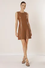 Adel Kolsuz Deri Elbise