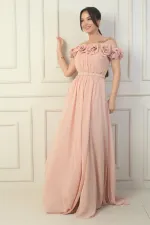 Robe longue en mousseline pour femme, ornée d'un décolleté floral découpé au laser, doublée et ceinturée à la taille.