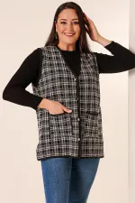 Gilet en tricot grande taille à poches et motifs écossais avec boutons métalliques sur le devant