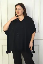 Poncho pour femme à col en V avec détails de boutons sur les côtés, devant rond, orné de pierres et de pompons, grandes tailles.