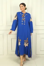 Kadın Yaka Bağcıklı Kelebek Nakışlı Kol Uçları Lastikli Rahat Kalıp Uzun Viskon Elbise