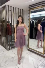 Robe courte en tulle à bretelles et doublure lacée pour femme