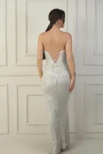 Robe longue à sequins fendue, doublée, sans bretelles, à armatures et laçage au dos