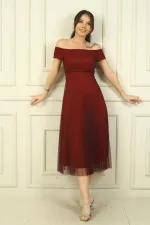 Robe Madonna à encolure Madonna, jupe plissée en mousseline doublée et doublée