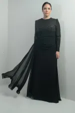 Robe longue en mousseline grande taille pour femme, ornée de sequins et de perles, doublée et drapée à la taille avec un motif floral.