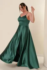 Robe longue en satin grande taille, sans bretelles, doublée et fendue sur le devant