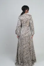 Kadın Önü Büzgülü Mendil Detaylı Yılan Desenli Krep Saten Uzun Elbise