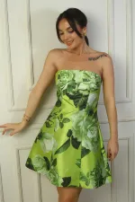 Robe courte à fleurs doublée sans bretelles pour femme