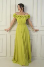 Robe longue en mousseline pour femme, ornée d'un décolleté floral découpé au laser, doublée et ceinturée à la taille.