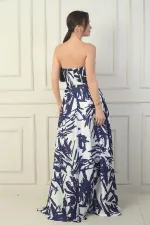 Robe longue en satin à motifs avec doublure et armatures pour femme