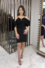 Robe courte à bretelles en satin pour femme, ornée de pierres, doublée et agrémentée d'un nœud.