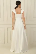 Robe longue en satin doublée, à bretelles, ornée de pierres et à encolure carrée