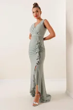 Robe sirène à encolure cache-cœur et volants sur le devant