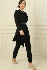 Ensemble trois pièces avec pantalon à volants et détails en pierre sur le col et le devant, disponible dans une large gamme de tailles.