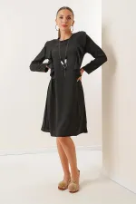 Long-sleeved Ayrobin Dress with Necklace and Ruffles