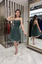 Robe courte en tulle à bretelles et doublure lacée pour femme