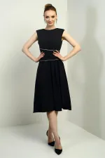 Robe mi-longue évasée drapée en crêpe pour femme avec détails en pierre à la taille