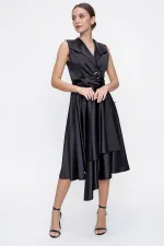 Robe en satin à encolure cache-cœur et laçage
