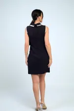 Robe courte pour femme avec boutons et finitions métalliques