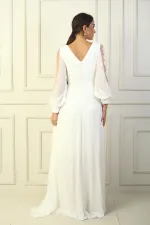 Robe longue en mousseline de soie, col en V, drapée sur le devant, doublée, manches détaillées en tulle guipure, taille large