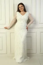 Robe longue grande taille à décolleté en V devant et dos, manches en tulle, doublée et ornée