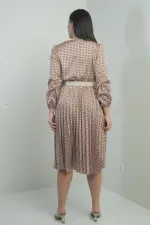 Kadın Kruvaze Yaka Beli Kemerli Astarlı Desenli Pileli Midi Saten B.B Elbise