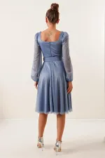 Kare Yaka Kemerli Balon Kol Astarlı Simli Elbise