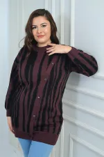 Pull tunique rayé grande taille pour femme, boutonnée sur le devant, ornée de paillettes et d'un col orné de détails, en maille.