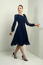 Robe midi en mousseline doublée à manches longues et détails floraux pour femme