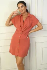 Robe courte en coton lyocell à boutons sur le devant et taille élastiquée, ornée d'un nœud.