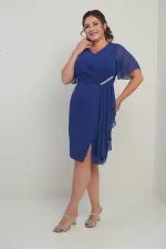 Robe en mousseline grande taille pour femme, ornée de cristaux aux épaules et à la taille, doublée et avec pochette.