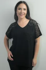 Kadın  Omuzu Ve Cebi Dantelli Büyük Beden Bluz