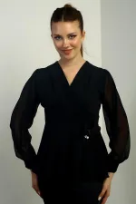 Kadın Kruvaze Yaka Şifon Kollu Çiçek Detaylı Likralı Bluz