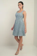 Robe courte à bretelles épaisses doublée et imprimée de paillettes floquées pour femme