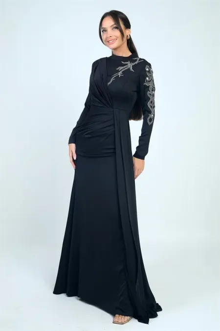 Taş İşlemeli Önü Büzgülü Astarlı Krep Saten Tesettür Elbise