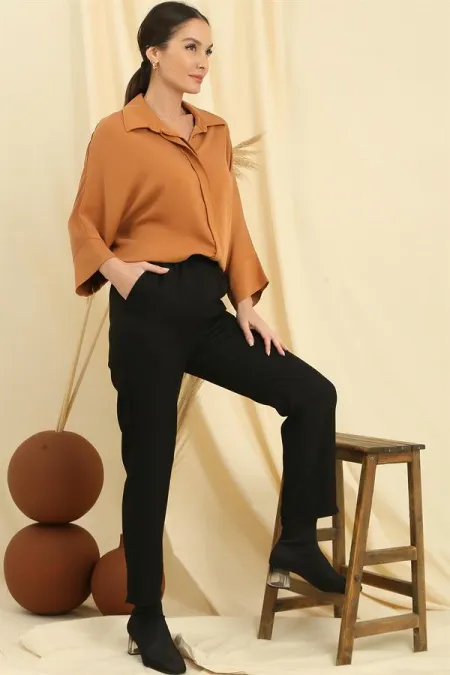 Pantalon effet laine avec taille élastiquée à cordon et poches.