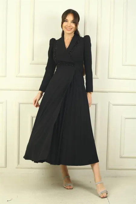 Kadın Boncuk Detaylı Kruvaze Yaka Pileli Kapaklı Geniş Beden Aralıklı Uzun Elbise