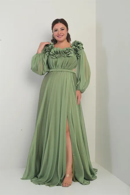 Robe longue BB en mousseline doublée, ceinturée et ornée d'un décolleté Madonna à fleurs