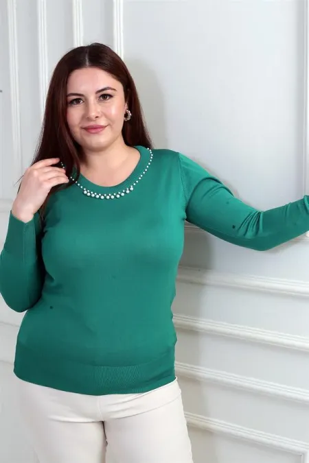 Chemisier en maille à froid grande taille pour femme, orné de perles aux manches et au col.