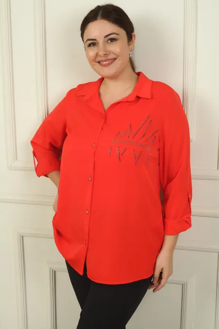 Chemise en crêpe satinée grande taille pour femme, manches repliées et détails en pierre