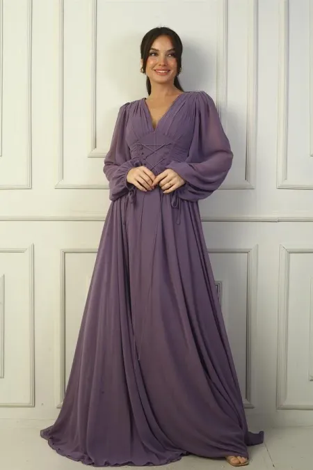 Robe longue en mousseline doublée, à armatures et dentelle sur le devant