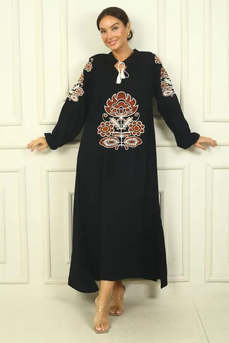 Kadın Yakası Bağcıklı Kolları Ve Önü Nakışlı Rahat Kalıp Uzun Viskon Elbise