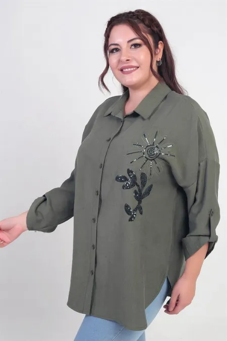 Chemise grande taille pour femme avec fentes latérales, applications florales et manches repliées