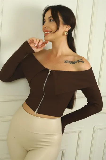 Women's Front Zippered Wide Neck Long Sleeve Crop Blouse