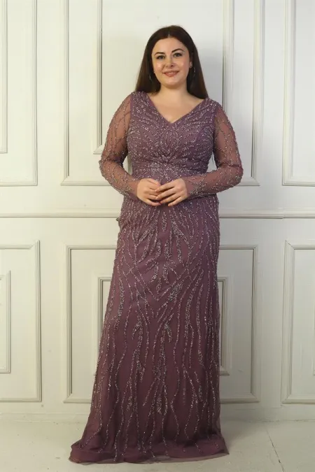 Robe longue grande taille à décolleté en V devant et dos, manches en tulle, doublée et ornée