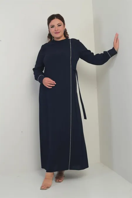 Robe longue en crêpe grande taille pour femme, avec manches zippées, ornements de pierres et fermeture à nouer sur le côté