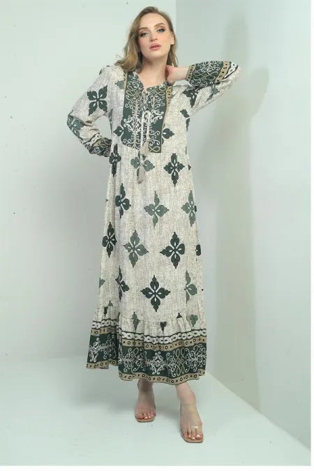 Robe longue hijab pour femme avec motif ethnique et décolleté