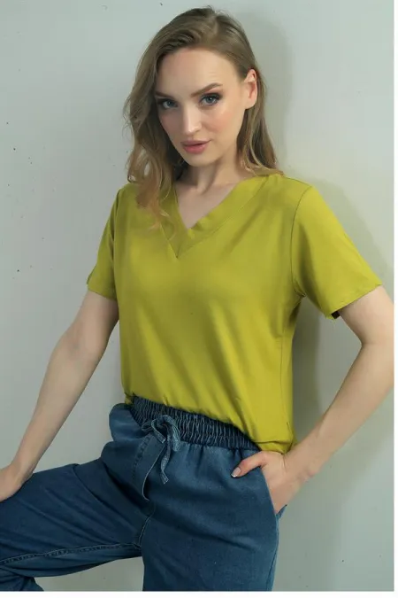 Kadın V Yaka Yırtmaçlı Kısa Kol Bluz